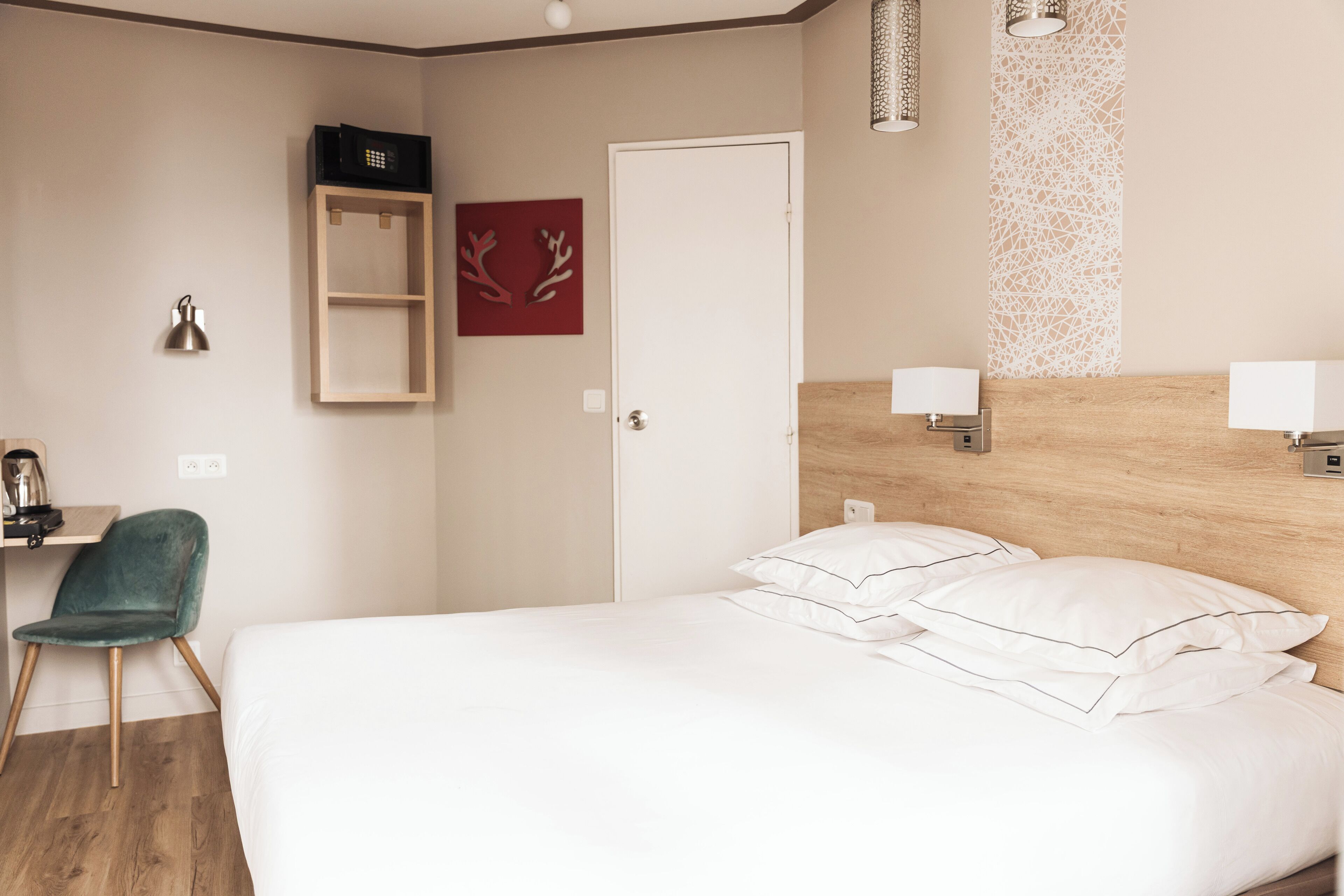 Comfort Double Room | In-room safe, desk, iron/ironing board, free WiFi