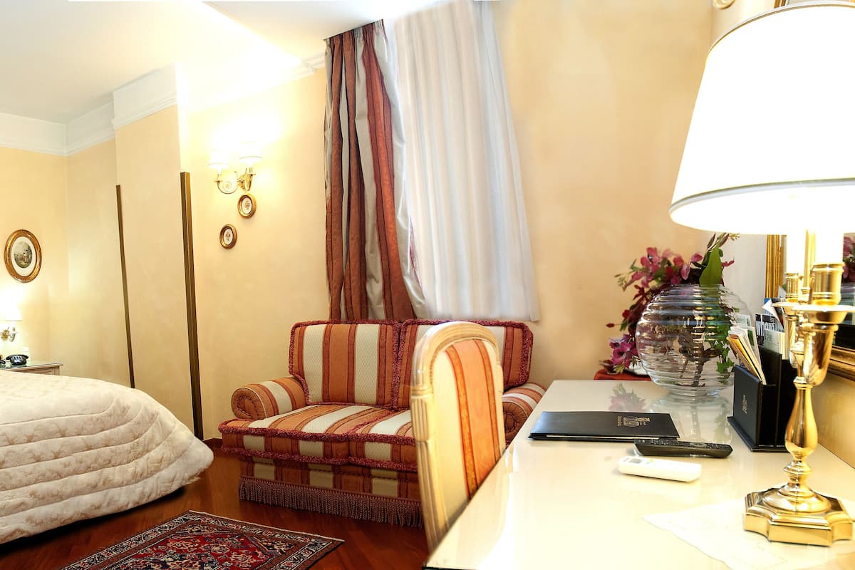 Minibar, in-room safe, desk, soundproofing