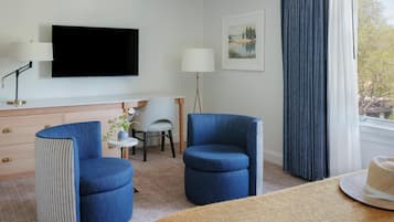 Deluxe Room, 1 King Bed | Egyptian cotton sheets, premium bedding, pillow-top beds, minibar