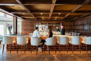2 bars/lounges, poolside bar