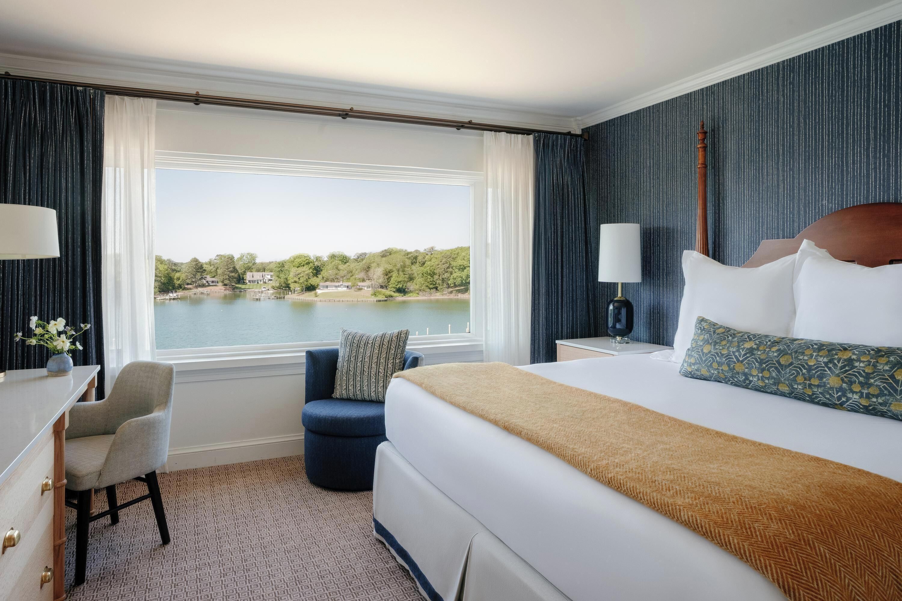 Deluxe Room, 1 King Bed (Water View) | Egyptian cotton sheets, premium bedding, pillowtop beds, minibar