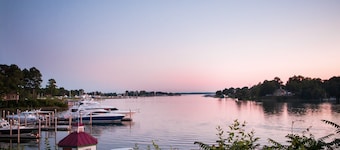 The Tides Inn