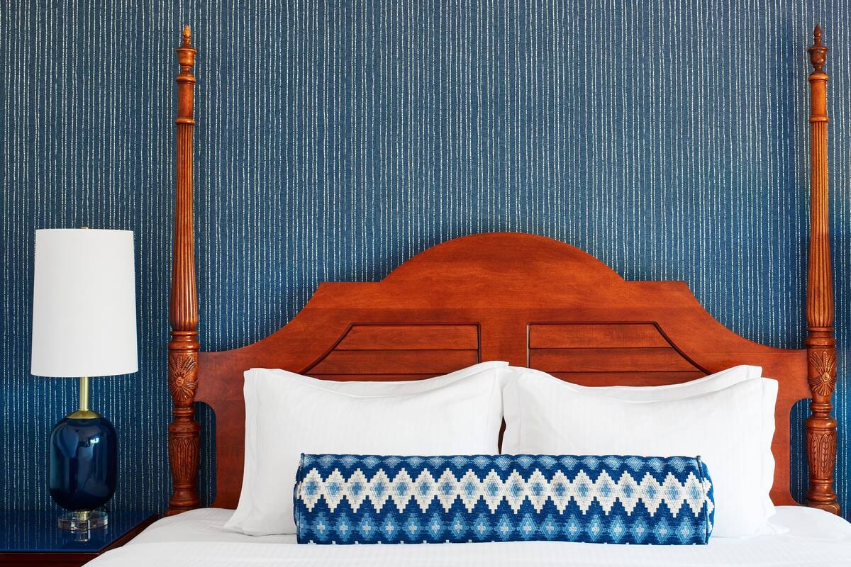 Egyptian cotton sheets, premium bedding, pillowtop beds, minibar