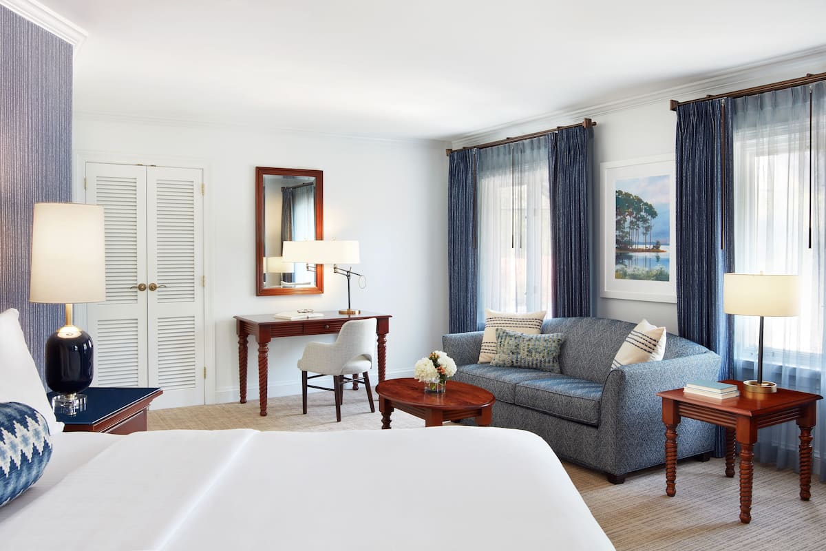 Deluxe Room, 1 King Bed | Egyptian cotton sheets, premium bedding, pillowtop beds, minibar