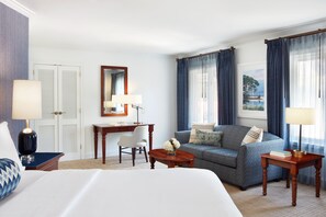 Deluxe Room, 1 King Bed | Egyptian cotton sheets, premium bedding, pillowtop beds, minibar - The Tides Inn (Irvington)