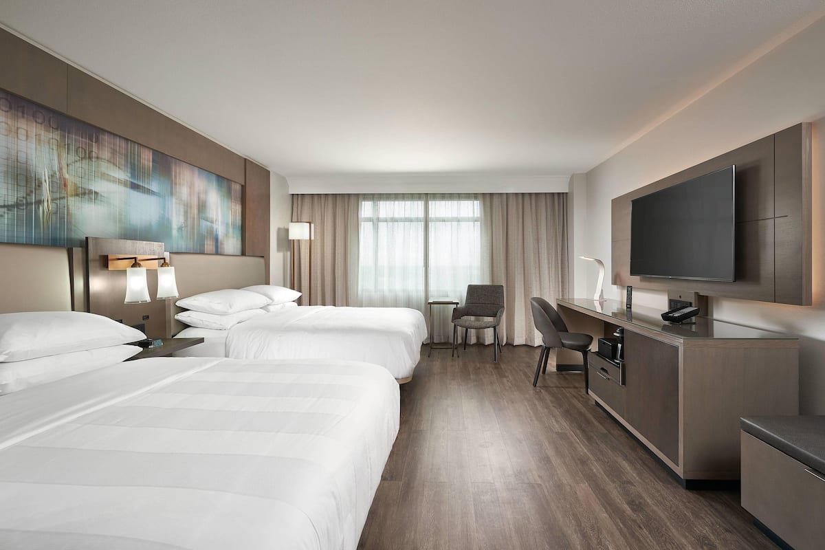 Surmatelas, coffres-forts dans les chambres, fer et planche Ă repasser