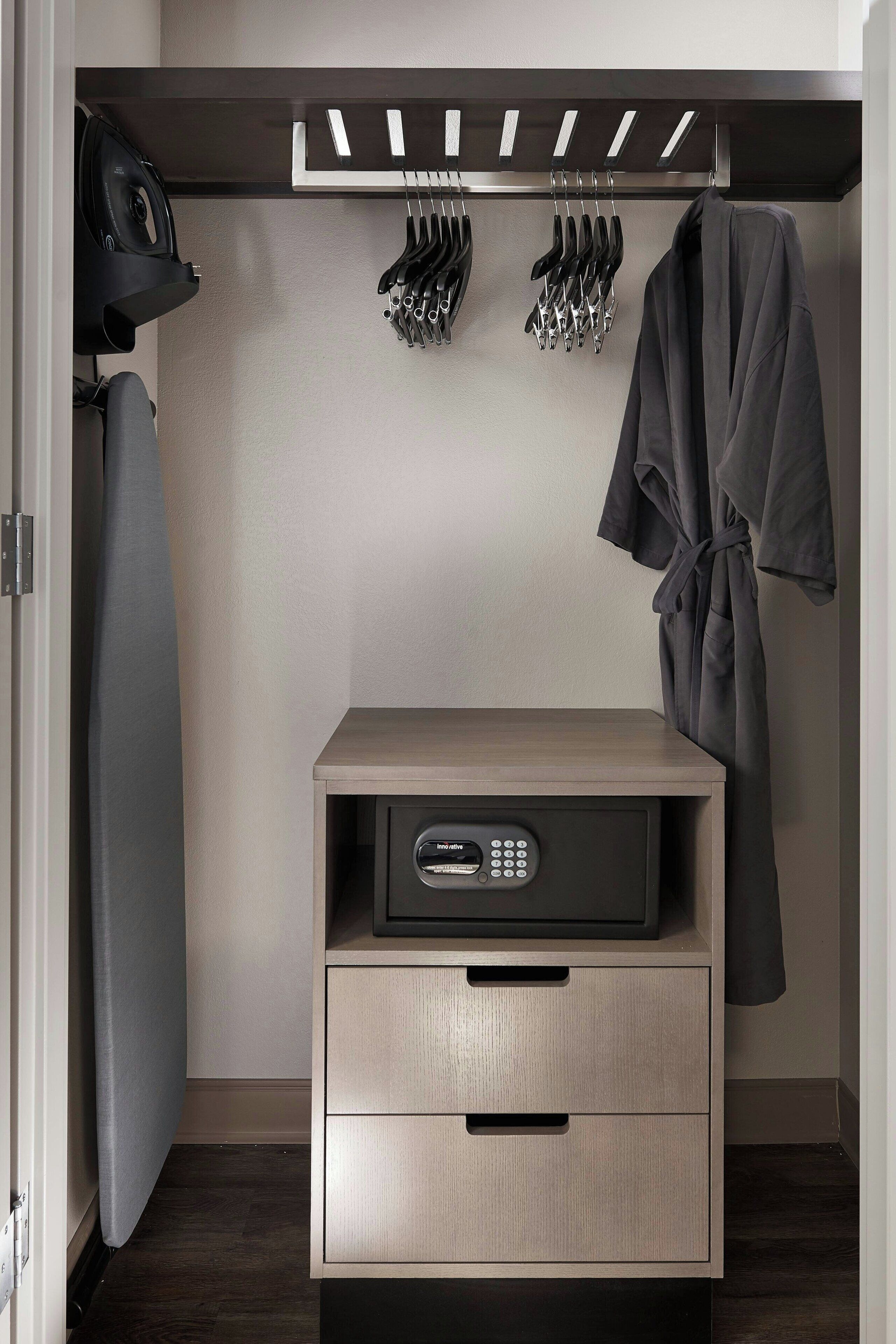 1 bedroom, pillow-top beds, in-room safe, iron/ironing board