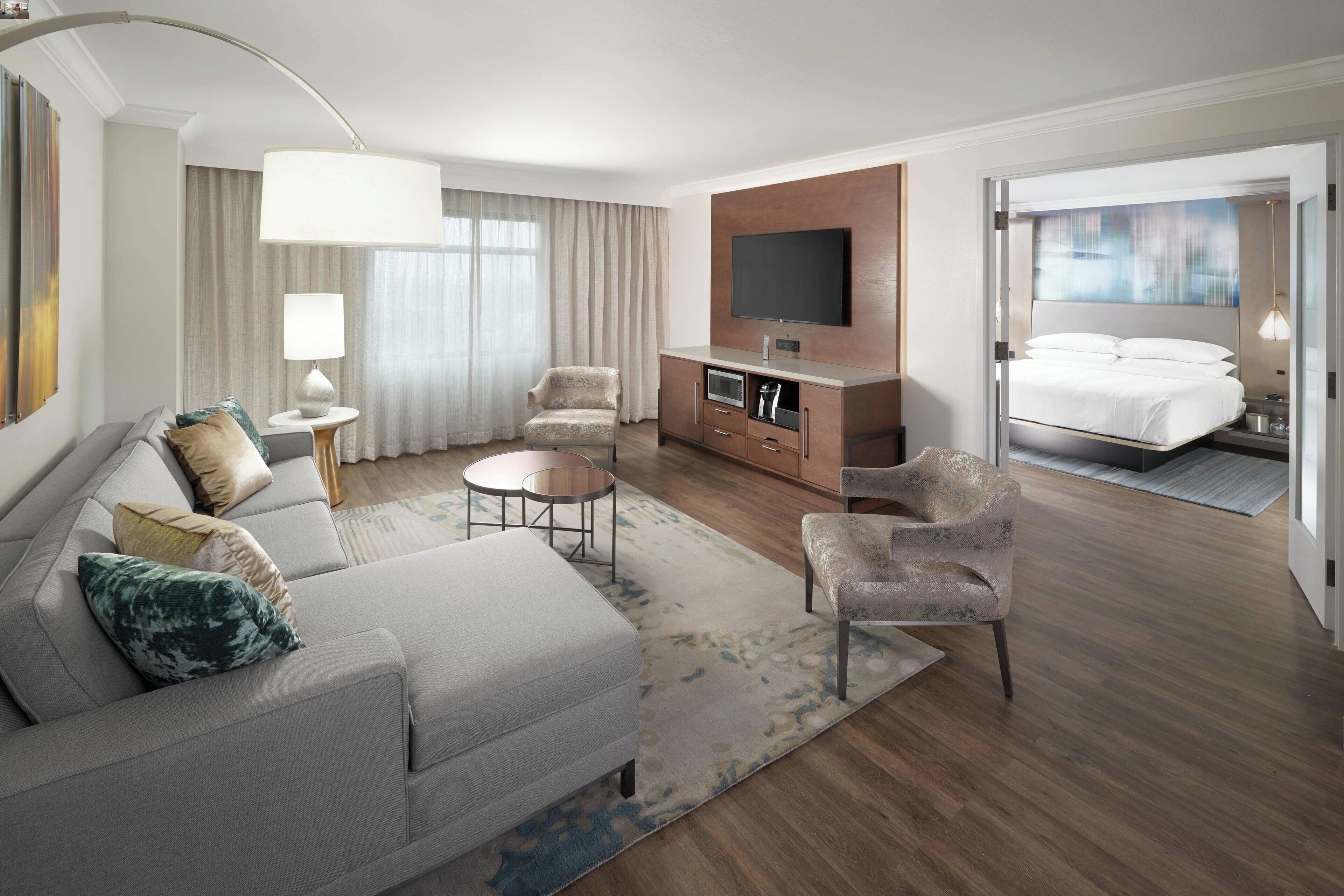 smart tv, video game console, netflix, pay films