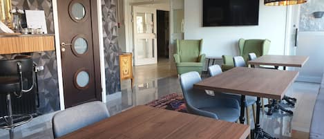 Coin salon dans le hall