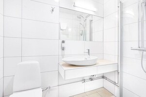 Ducha, secador de pelo, toallas