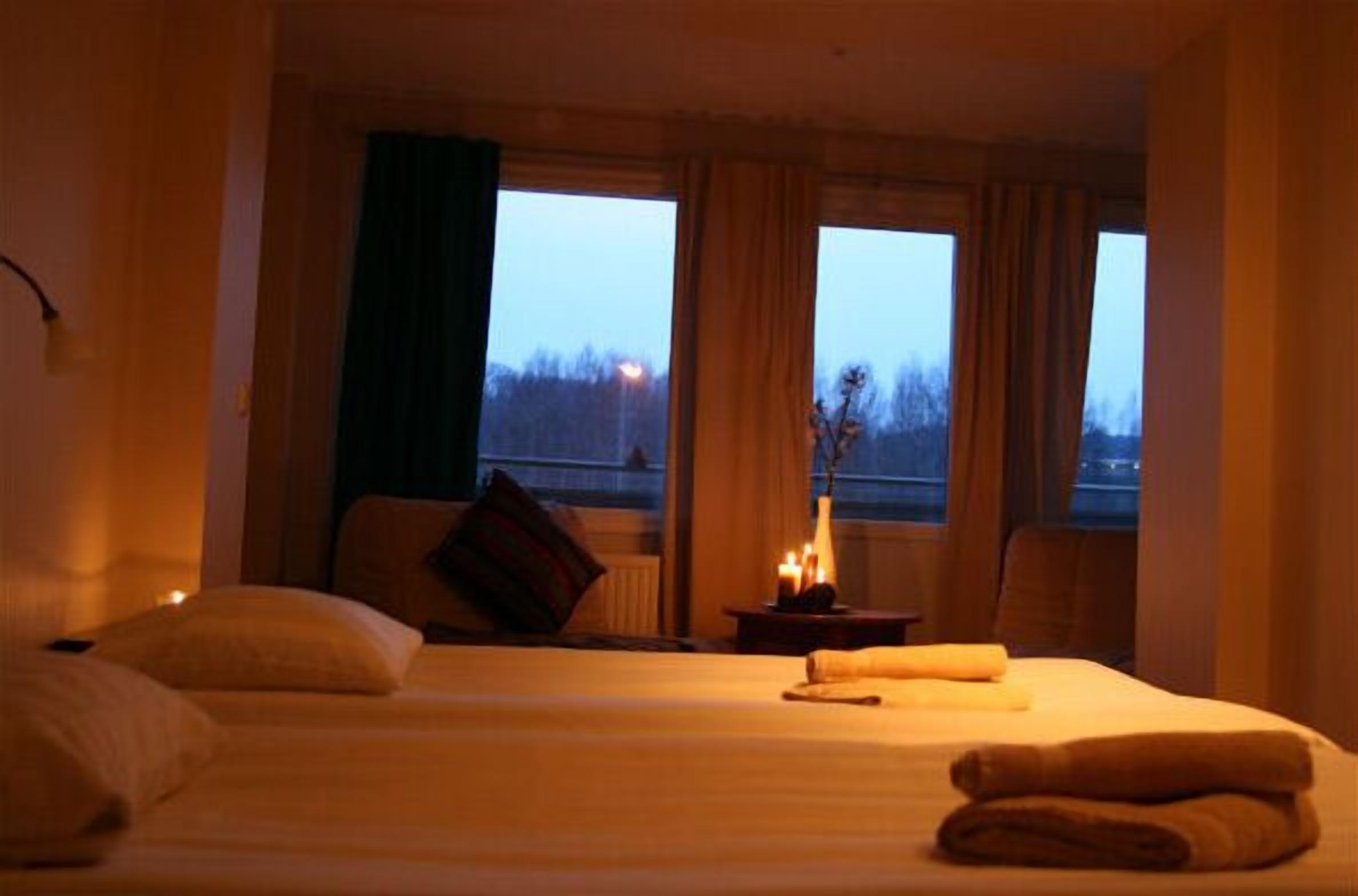 Desk, iron/ironing board, free WiFi