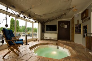 Indoor spa tub