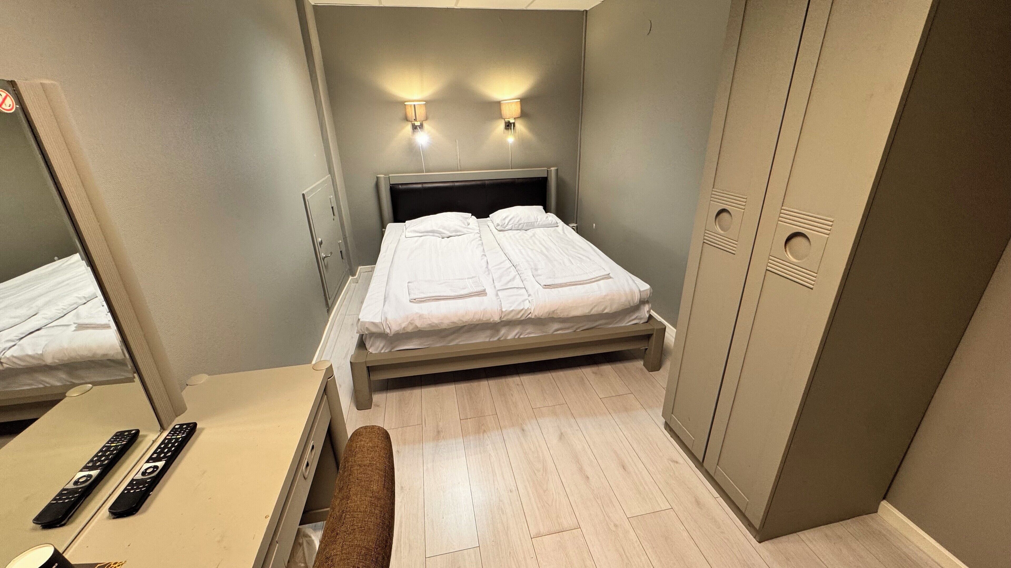 Economy Double Room | Individually decorated, individually furnished, desk, iron/ironing board