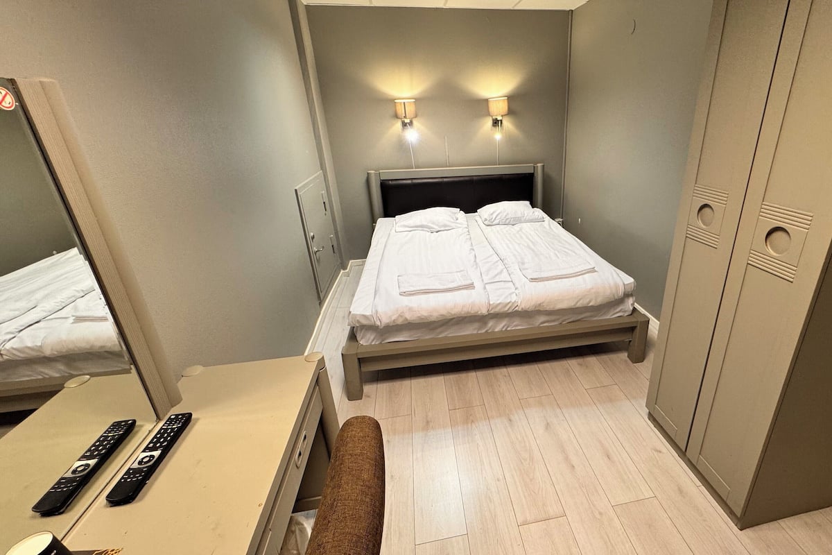 Economy-Doppelzimmer | Individuell dekoriert, individuell eingerichtet, Schreibtisch