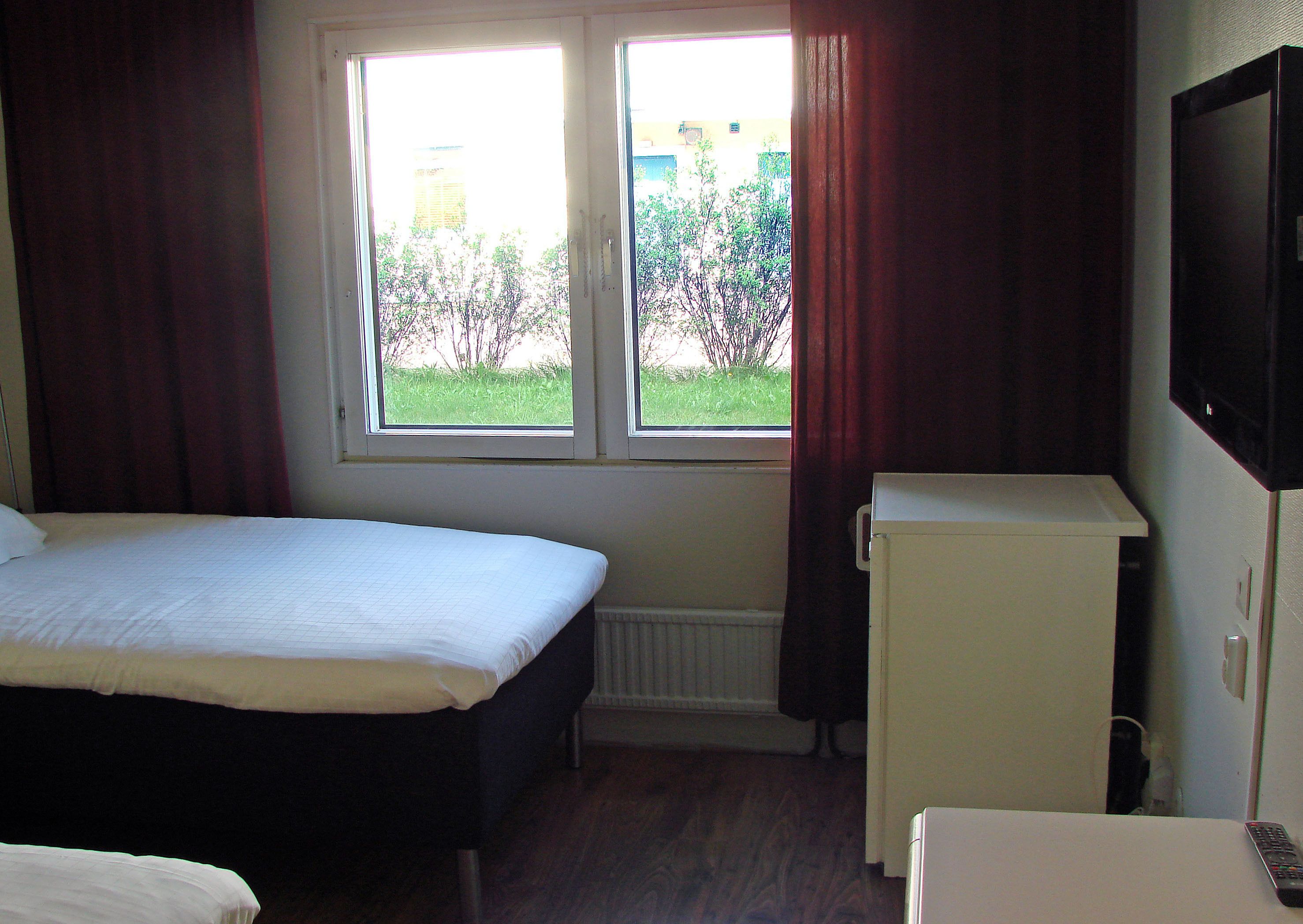 Desk, blackout drapes, iron/ironing board, free cribs/infant beds