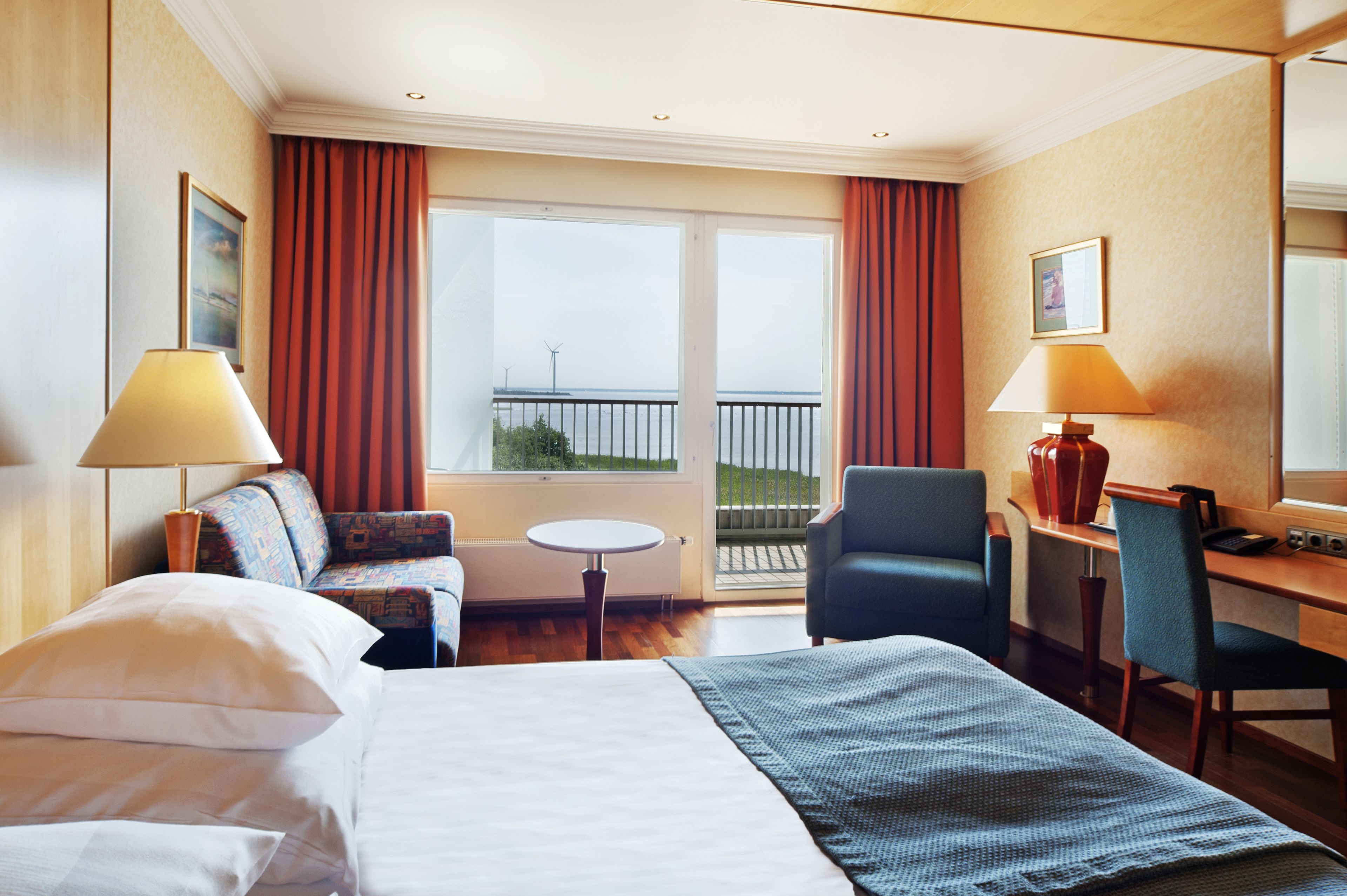 防敏寢具、房內夾萬、熨斗/熨衫板、免費嬰兒床