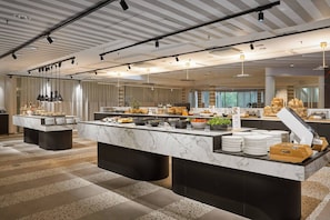 4 restaurants, breakfast, lunch, dinner served; Modern European cuisine