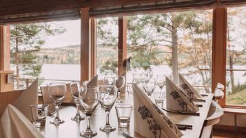 4 restaurants servant le déjeuner, cuisine européenne moderne