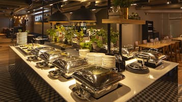 Free daily buffet breakfast
