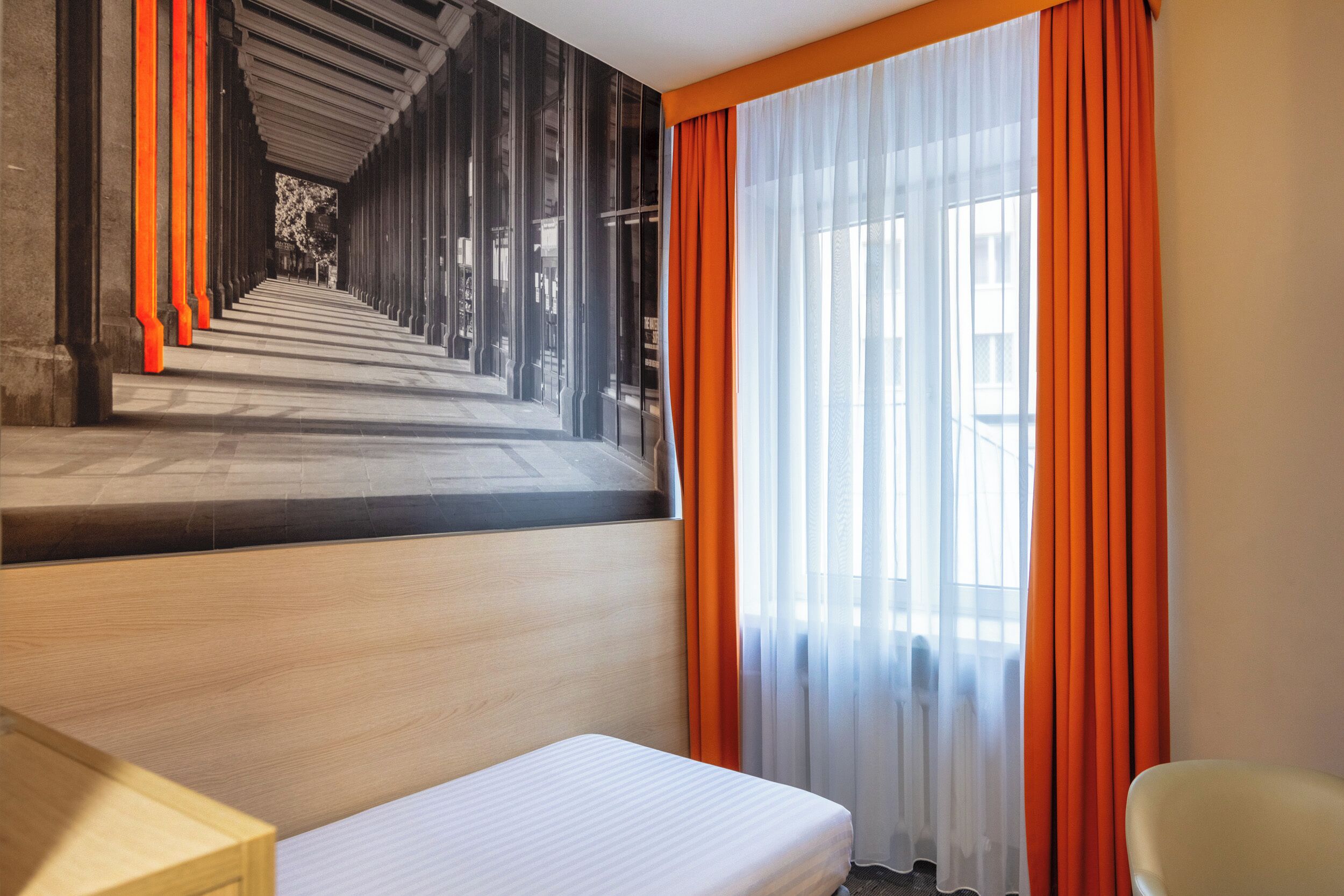 standard single room | in-room safe, desk, laptop workspace, blackout curtains