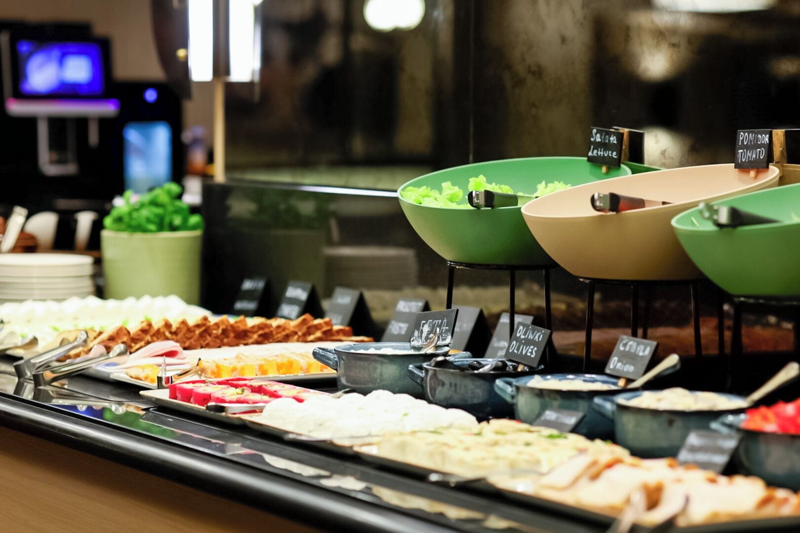 Daily buffet breakfast (PLN 70 per person)