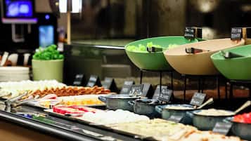 Daily buffet breakfast (PLN 70 per person)