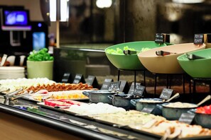 Desayuno buffet todos los días (con cargo)
