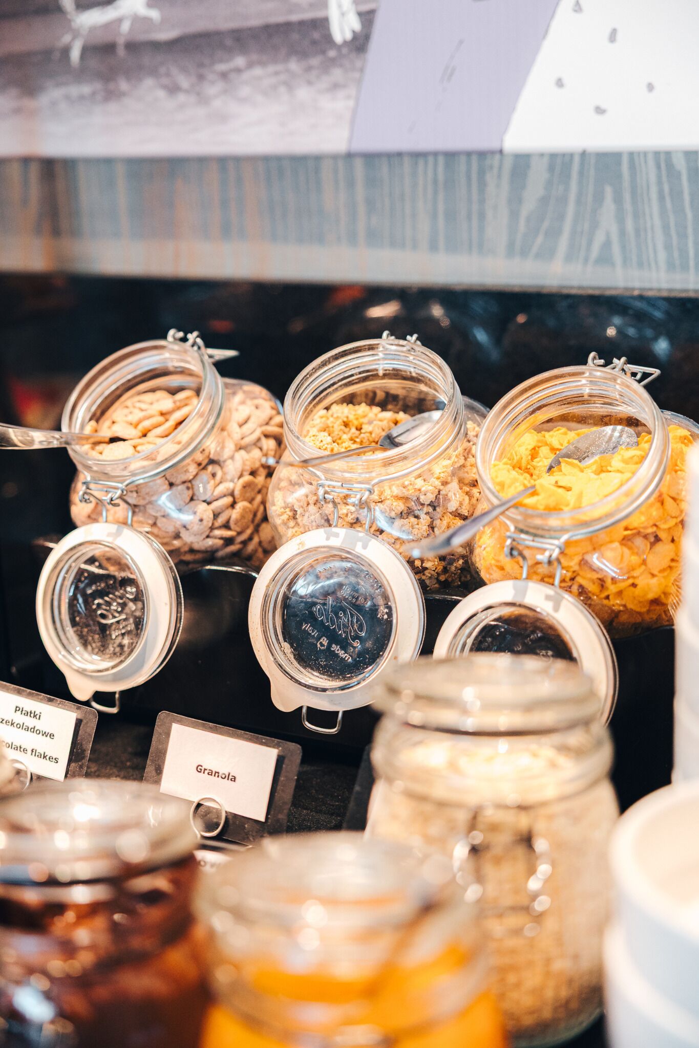 daily buffet breakfast (pln 55 per person)