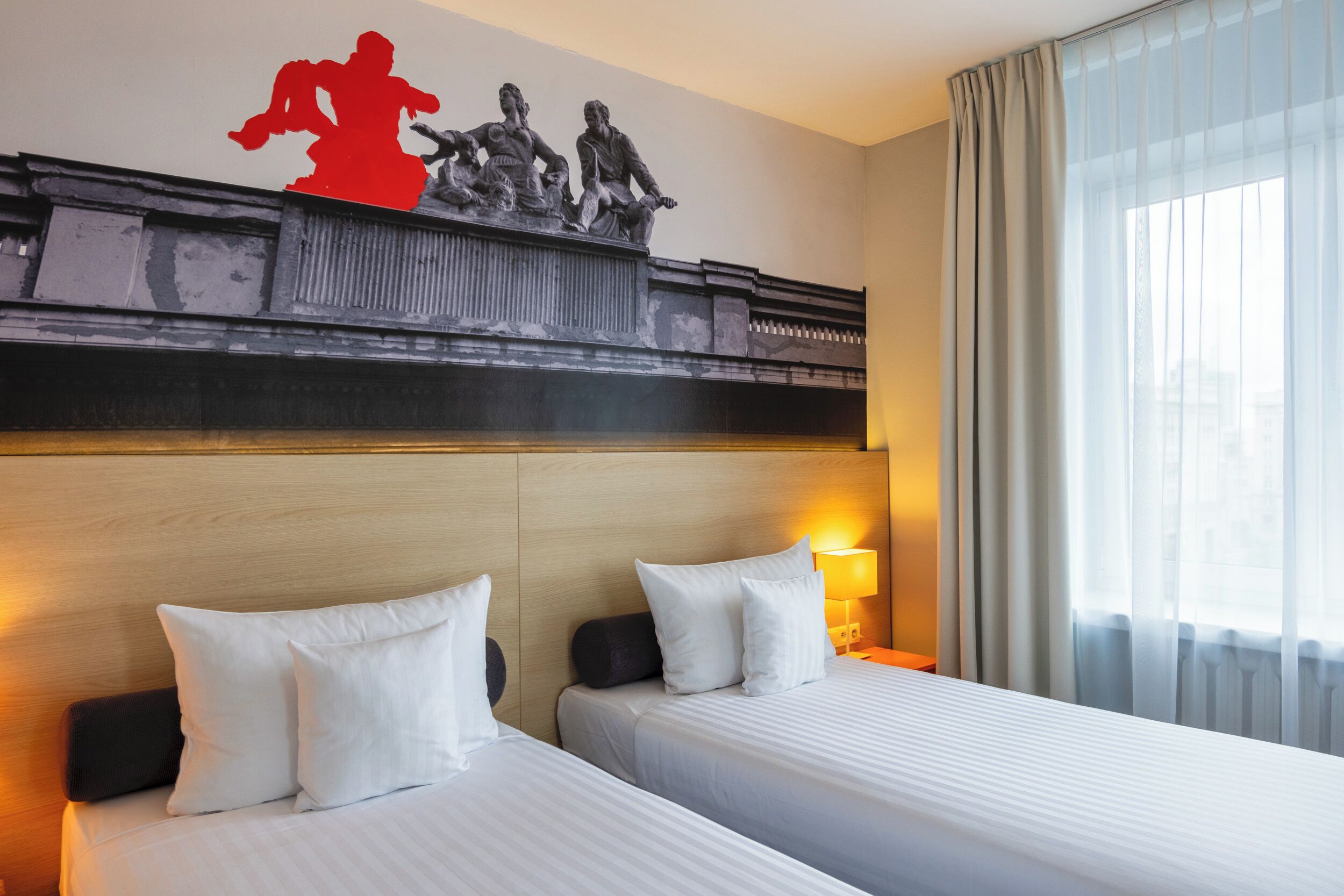 in-room safe, desk, laptop workspace, blackout curtains