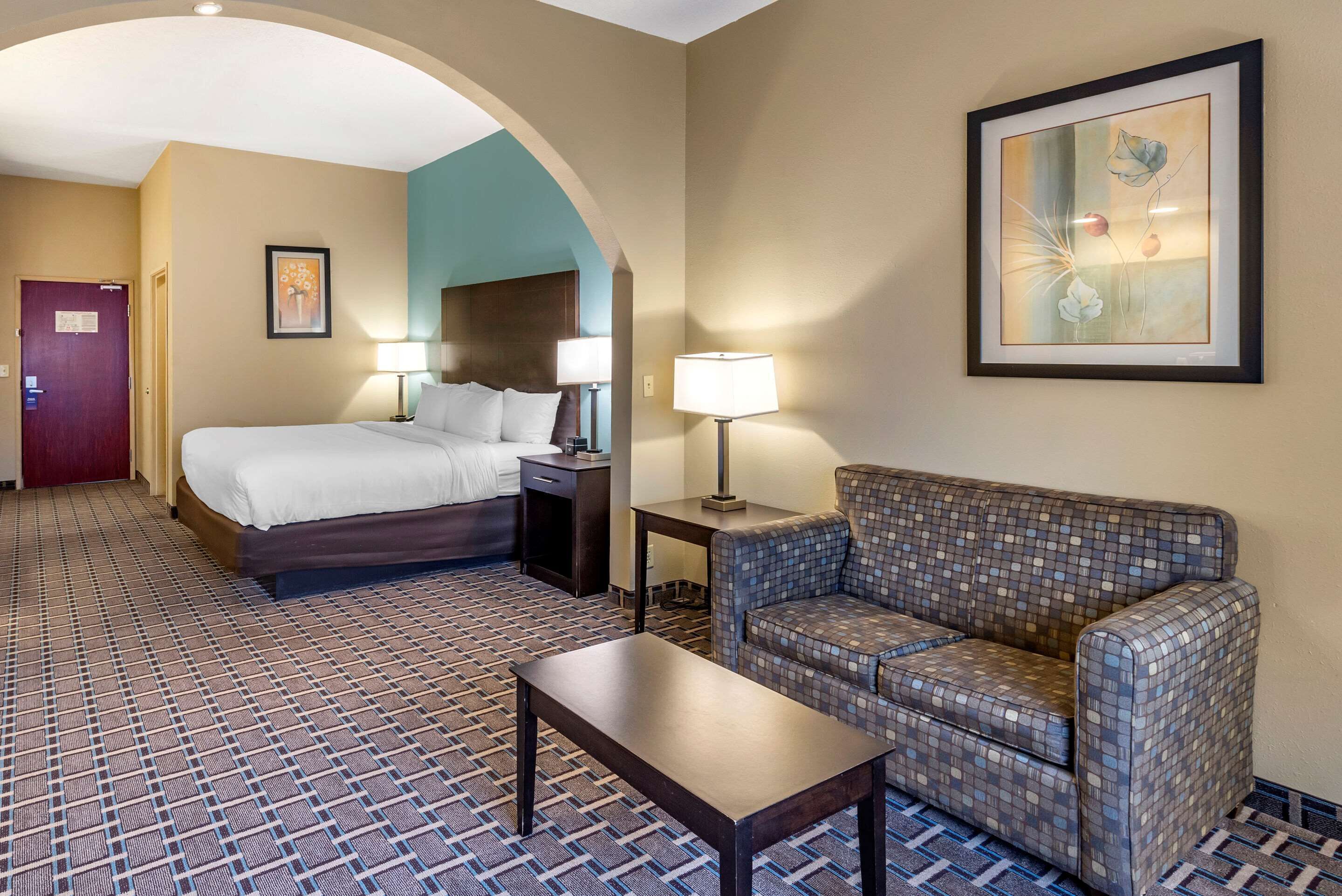 Suite, 1 kingsize-seng med sovesofa, ikke-røyk | Sengetøy av topp kvalitet, skrivebord og skrivebord for bærbar PC