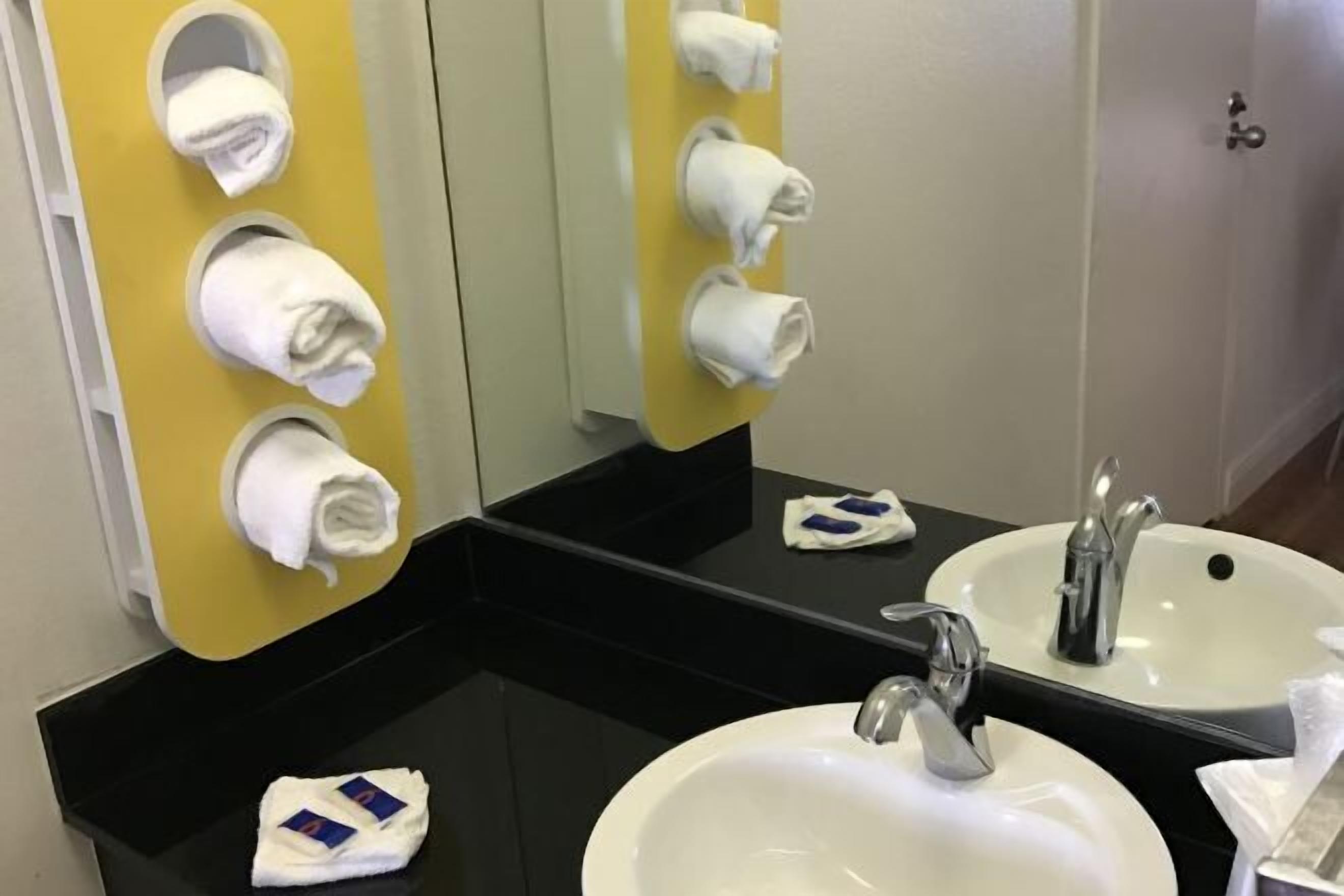 Badezimmer | Duschwanne, Handtücher