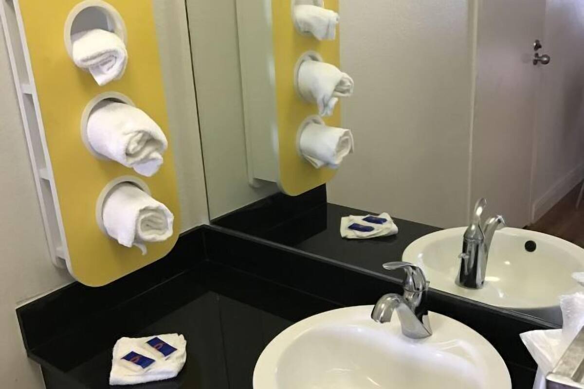 Badezimmer | Duschwanne, Handtücher