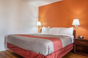 Bureau, fer et planche à repasser, Wi-Fi gratuit, draps fournis