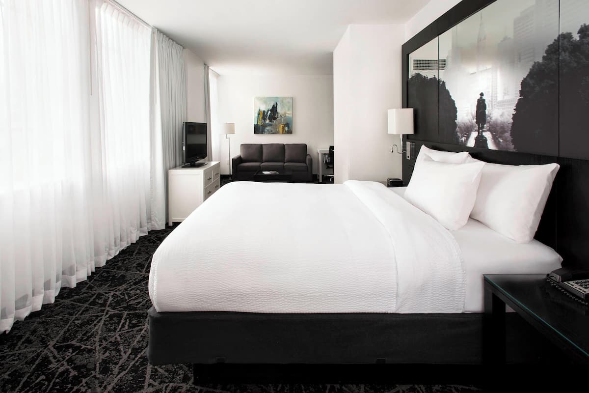 1 bedroom, premium bedding, desk, laptop workspace