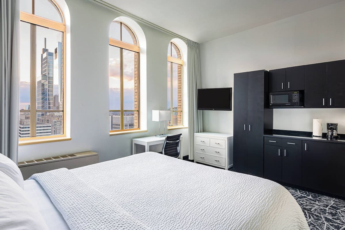 1 bedroom, premium bedding, desk, laptop workspace