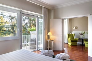 Suite supérieure (Free Spa Access) | Minibar, coffre-fort, bureau, accès au Wi-Fi (inclus)