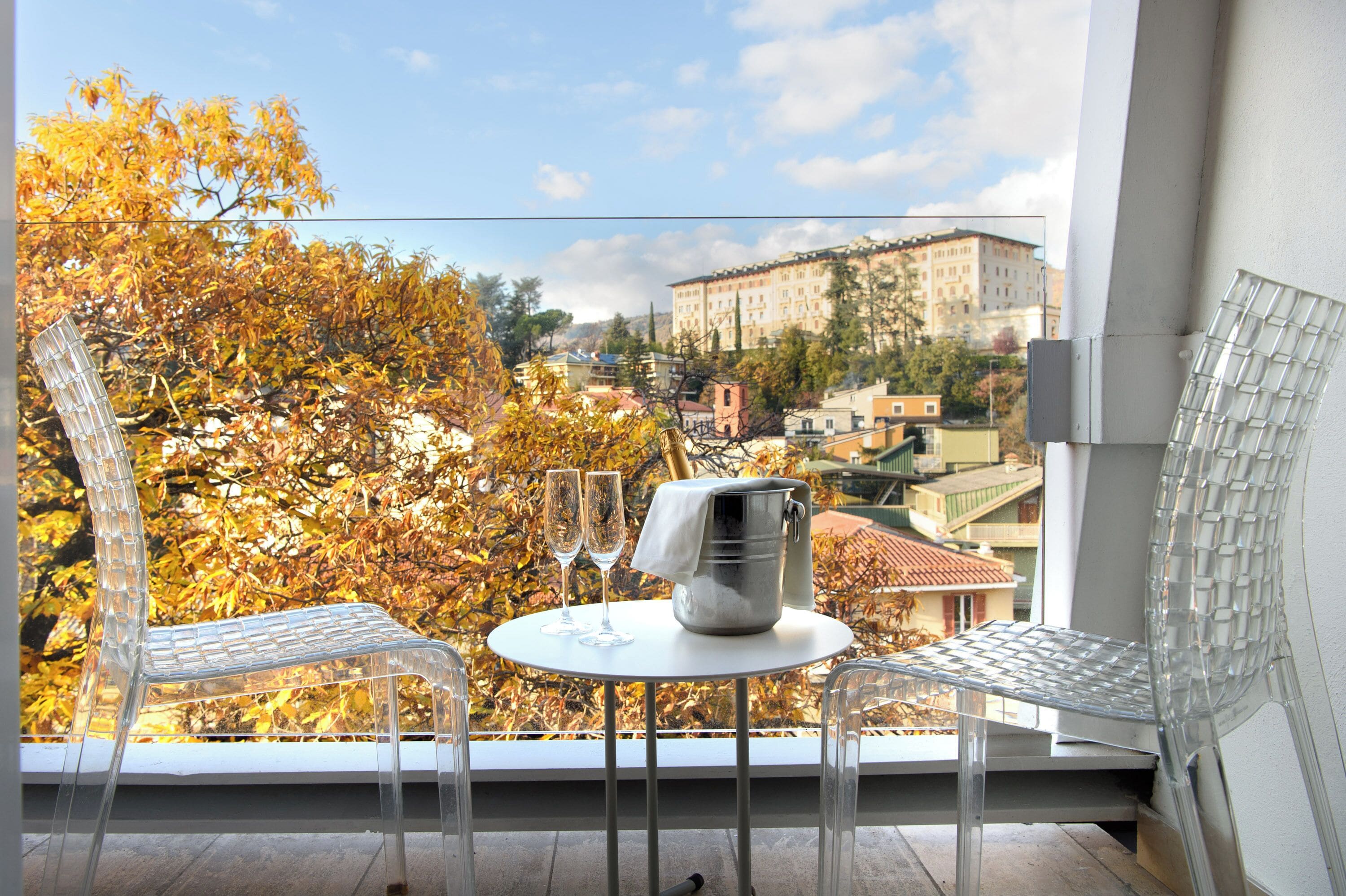 ห้องสแตนดาร์ดดับเบิล (free spa access) | ผ้านวมขนเป็ด, มินิบาร์, ตู้นิรภัยในห้องพัก, โต๊ะทำงาน