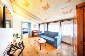 Junior Suite | Hypo-allergenic bedding, minibar, in-room safe, individually furnished - Hotel Élite Prague (Prague)