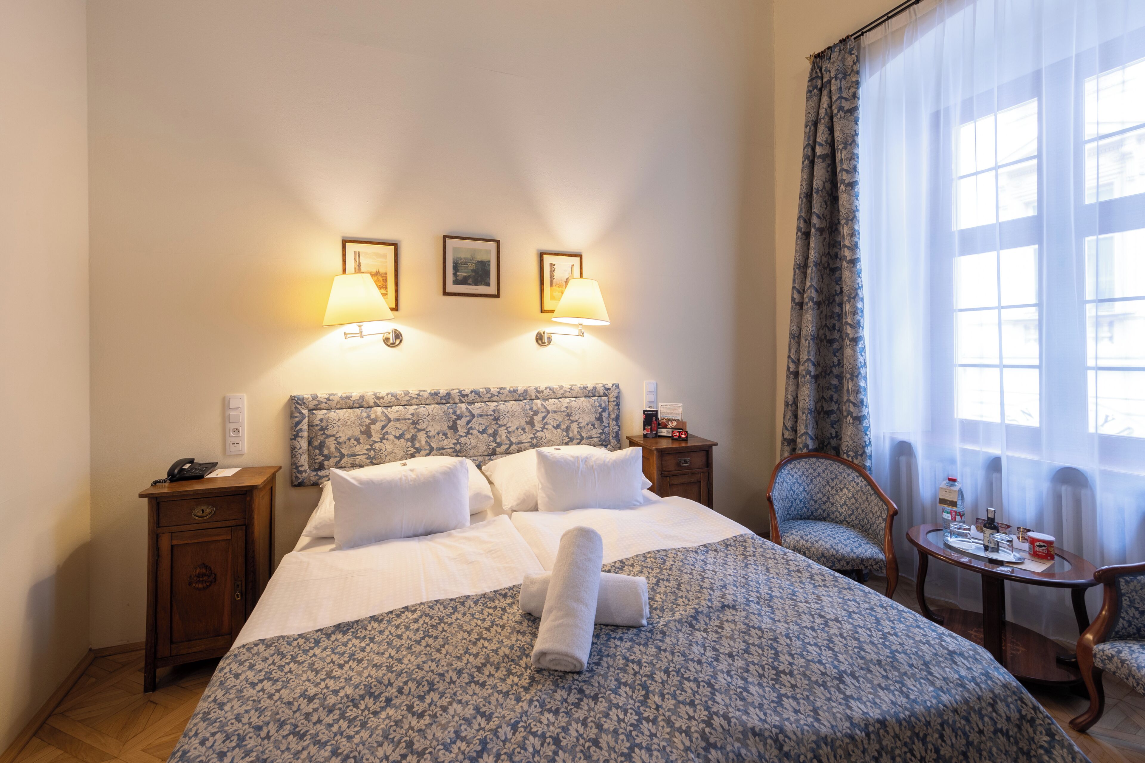 Habitación Deluxe con 1 cama matrimonial o 2 individuales | Ropa de cama hipoalergénica y minibar 