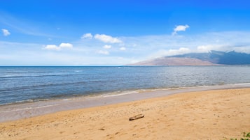 En la playa y toallas de playa
