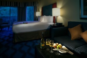 Executive Room, 1 King Bed with Sofa bed, Garden View (Non-Pet Friendly) | Premium bedding, desk, blackout drapes, iron/ironing board - Plaza Inn & Suites at Ashland Creek (Ashland)