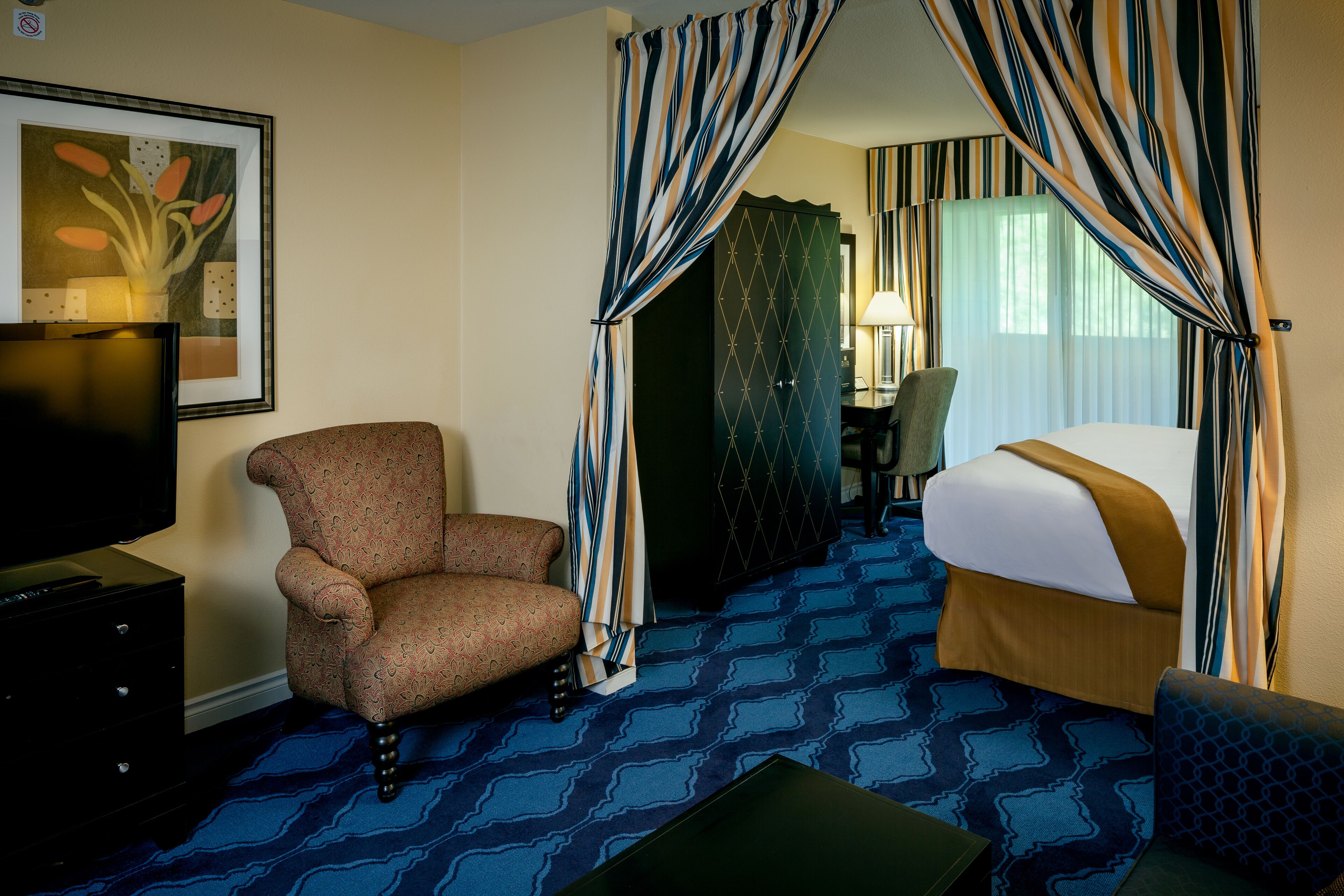 1 bedroom, premium bedding, desk, blackout curtains