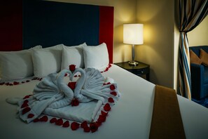 ห้องสแตนดาร์ด, เตียงคิงไซส์ 1 เตียง และโซฟาเบด, วิวสวน (Spa, Non-Pet Friendly) | เครื่องนอนระดับพรีเมียม, โต๊ะทำงาน, ผ้าม่านกันแสง, เตารีด/โต๊ะรีดผ้า