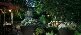 Plaza Inn & Suites at Ashland Creek