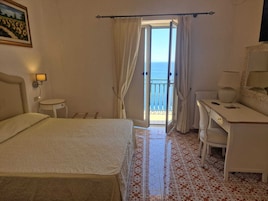 Caja de seguridad en la habitación, wifi gratis y ropa de cama