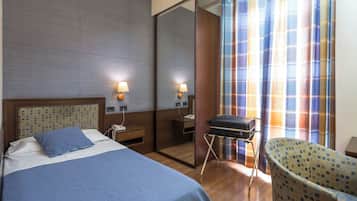 Literie hypoallergénique, surmatelas, minibar