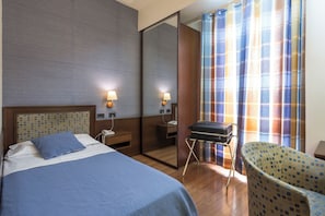Single Room | Hypo-allergenic bedding, pillowtop beds, minibar, in-room safe