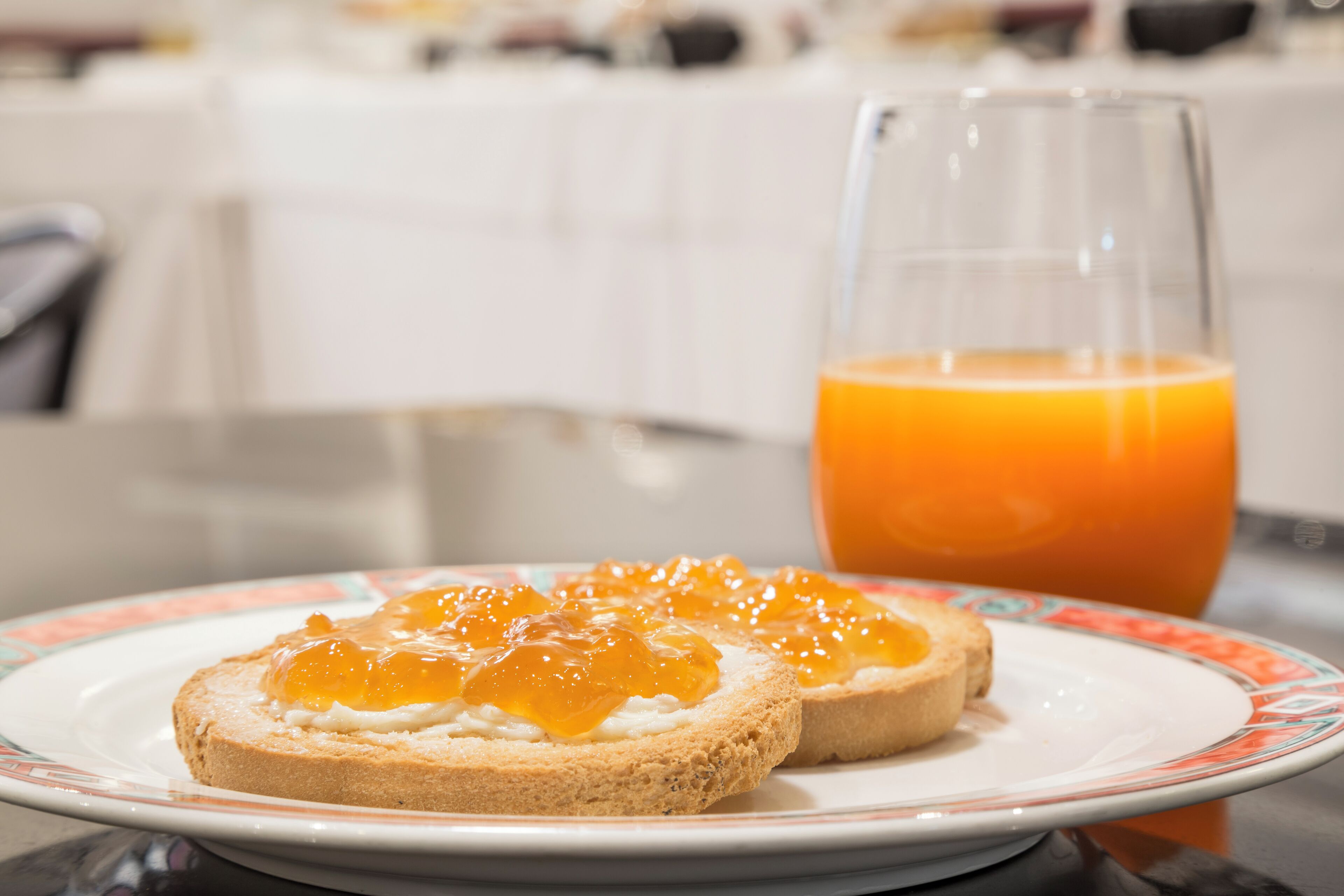 free buffet breakfast