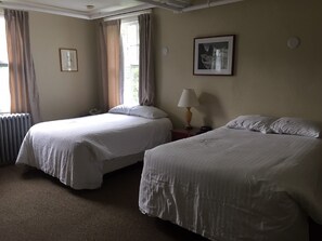 Hypo-allergenic bedding, desk, iron/ironing board, free WiFi
