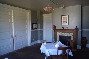 In-room dining - Hotel Halsingland (Haines)